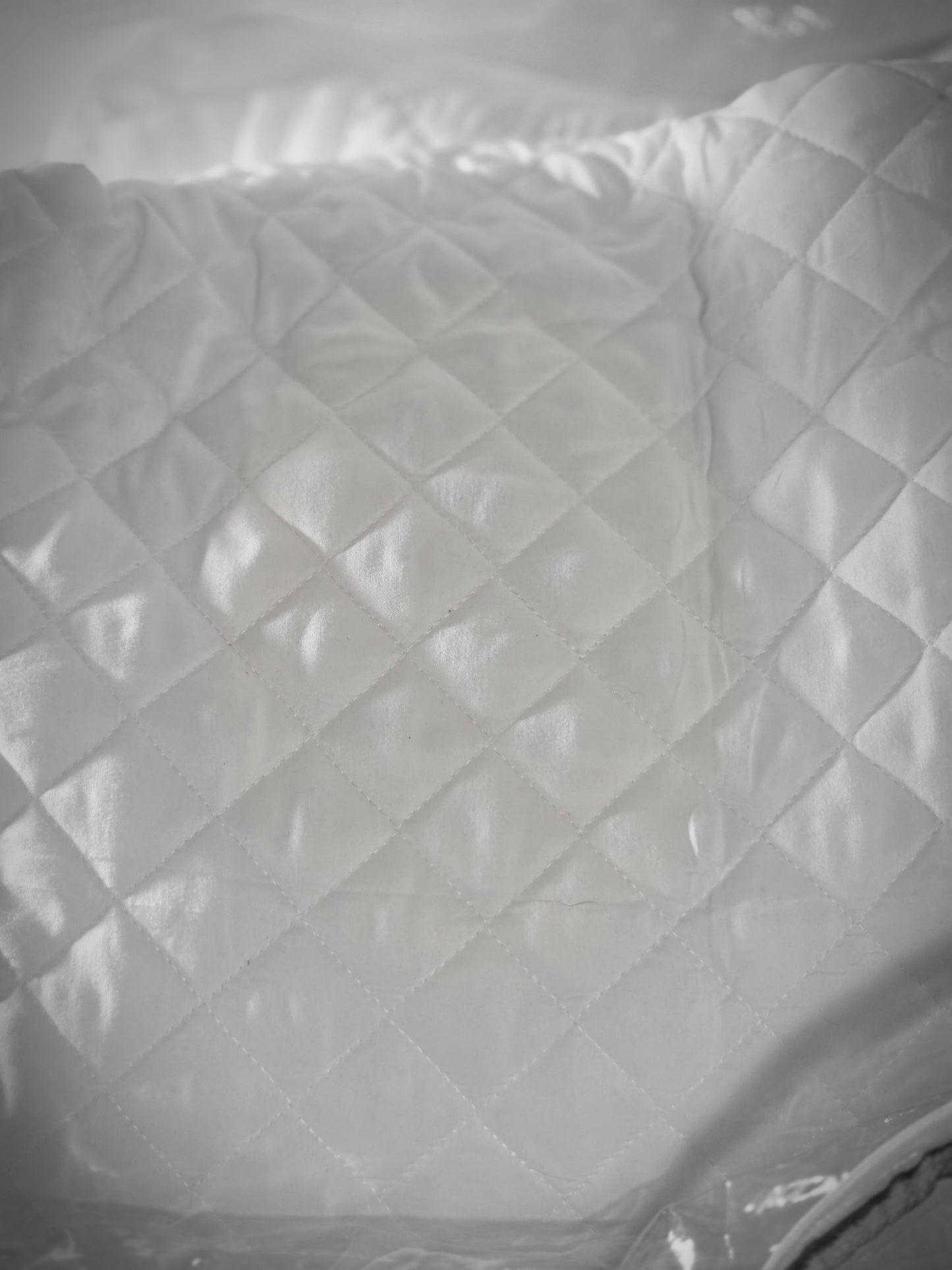 HOMBYS 3 Piece Oversized King Quilt Set Bedspread 120x132 Reversible Lightweight Coverlet Alaskan Summer Comforter Set (Alaskan King 120x132, White)