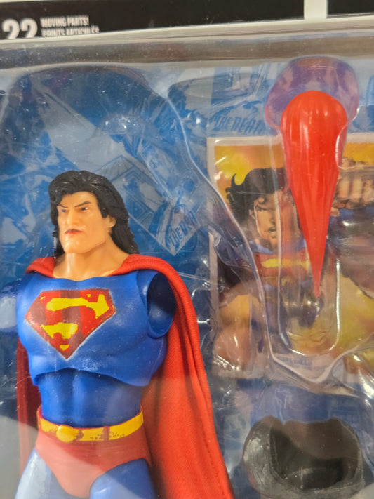 Multiverse Superman with Collect To Build Darkside Damaged – Collector's Action Figure
