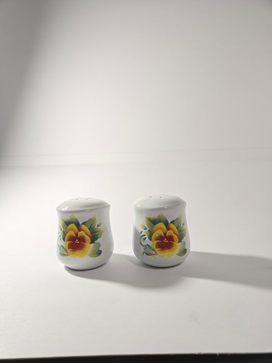 Summer Blush Pepper Shaker by Corelle/Corning (Yellow Pansy)